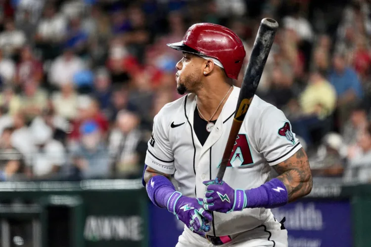 Marte booed at home in return to Diamondbacks